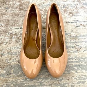 Clarks Nude heels 2.5 inches
